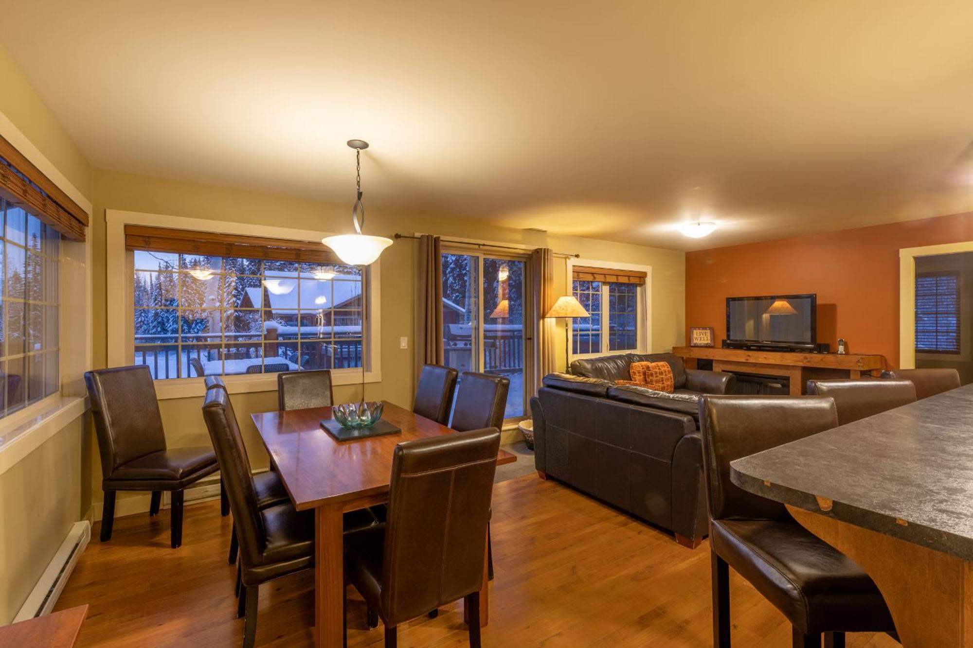 Lush Mountain Accommodations Golden Δωμάτιο φωτογραφία