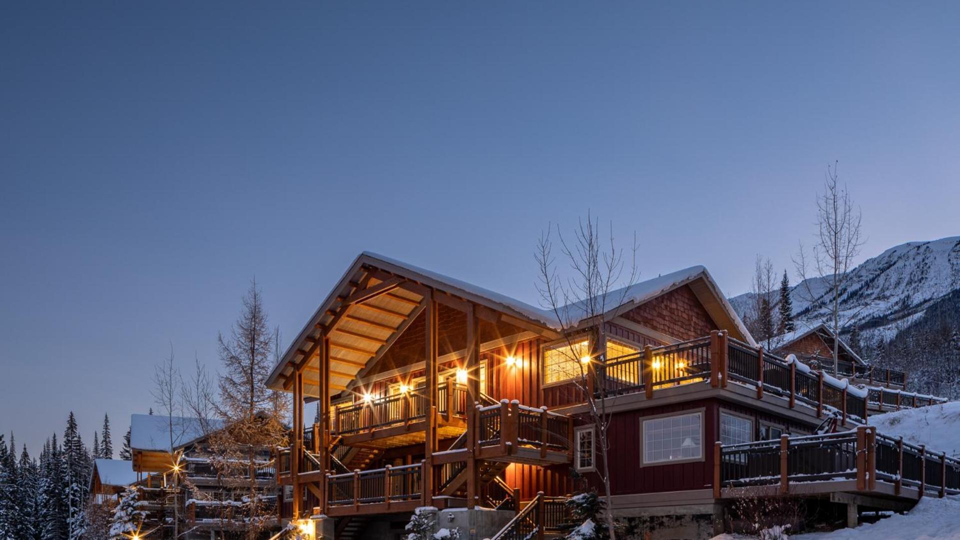 Lush Mountain Accommodations Golden Εξωτερικό φωτογραφία