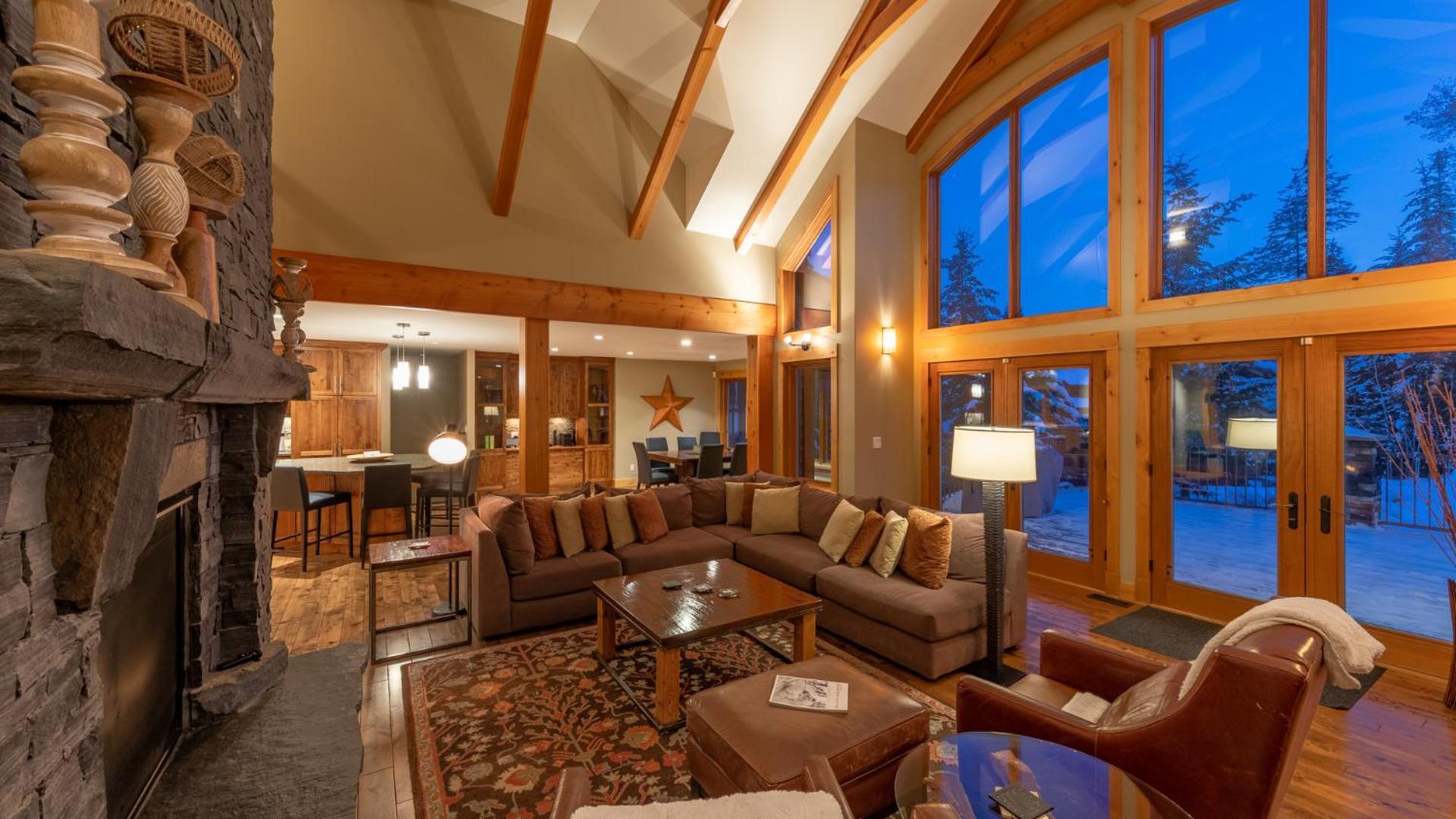 Lush Mountain Accommodations Golden Εξωτερικό φωτογραφία