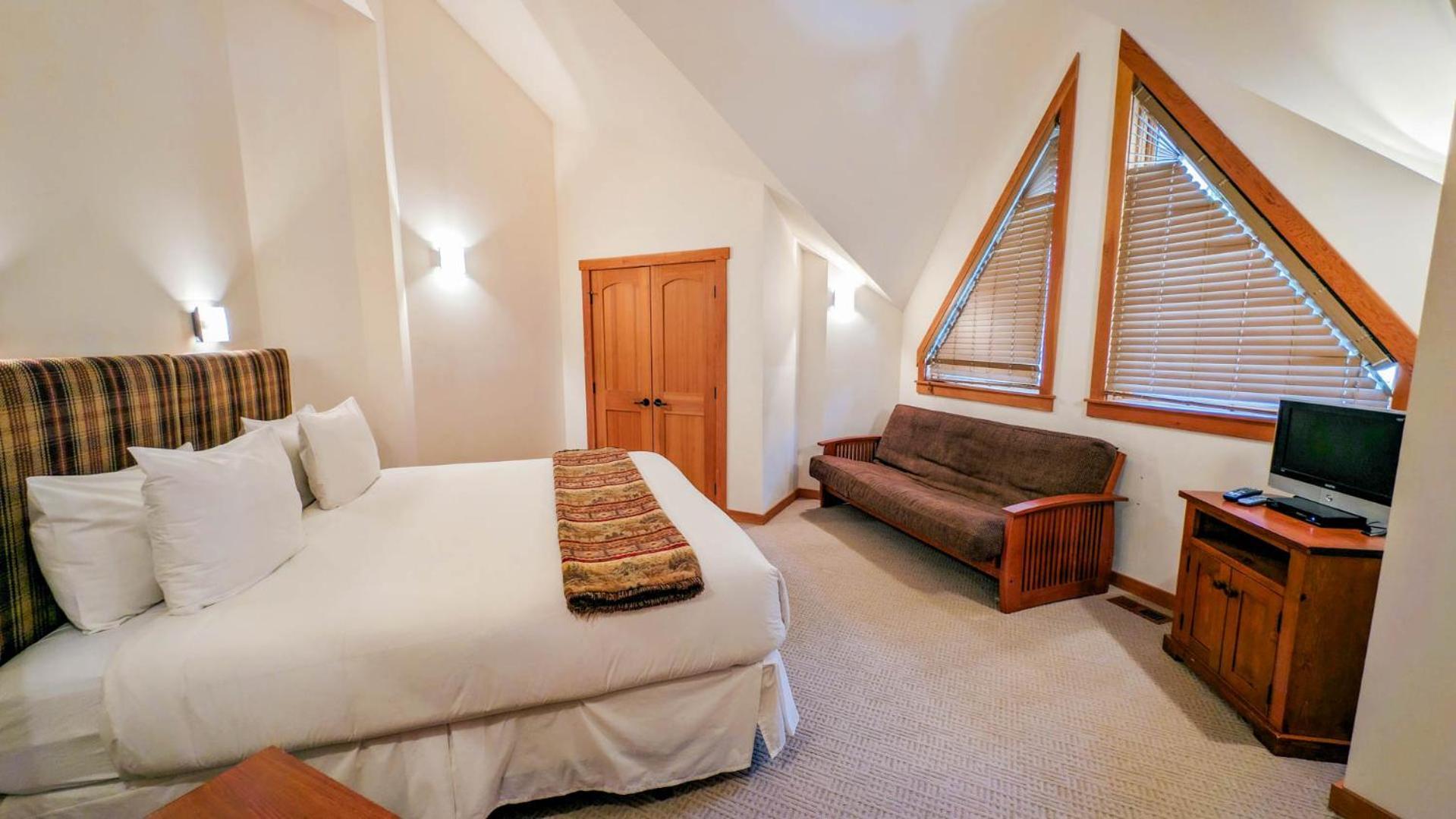 Lush Mountain Accommodations Golden Δωμάτιο φωτογραφία