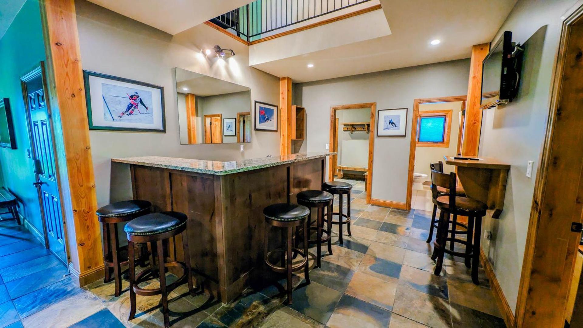 Lush Mountain Accommodations Golden Δωμάτιο φωτογραφία